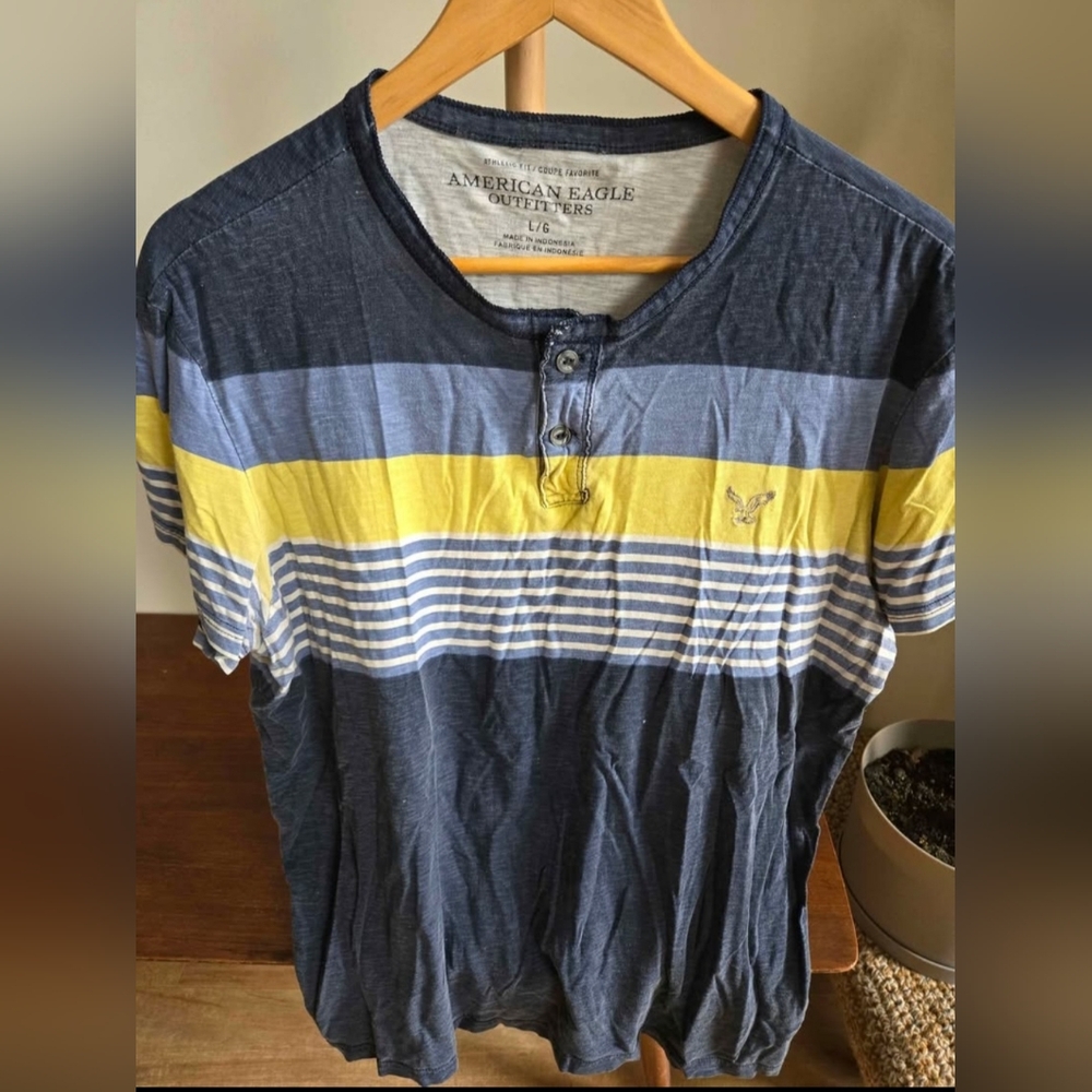 American Eagle Outfitters Men's Short Sleeve Shirt - Navy and Yellow